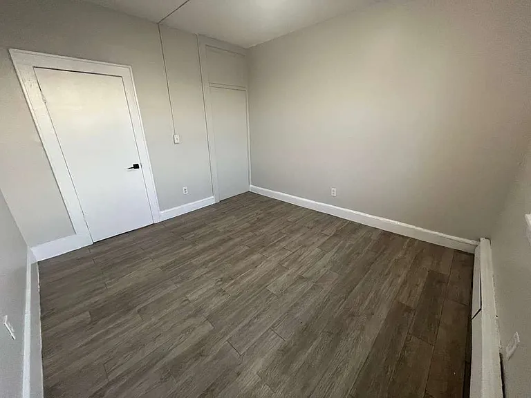 545 E 38th St #10 — Photo 7