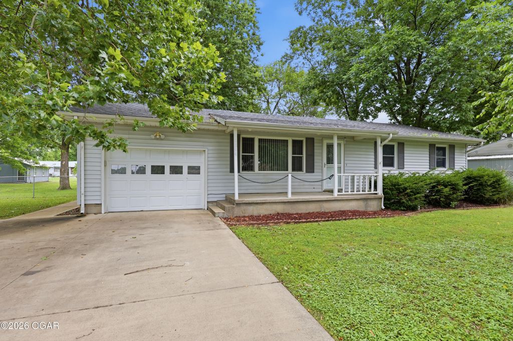 1204 College St, Lamar, MO, Lamar