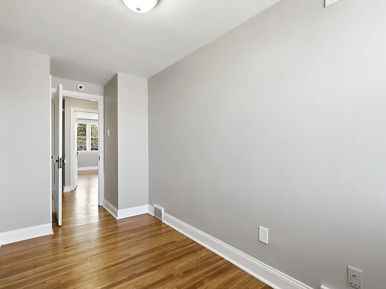 271 W Wyncliffe Ave — Photo 13