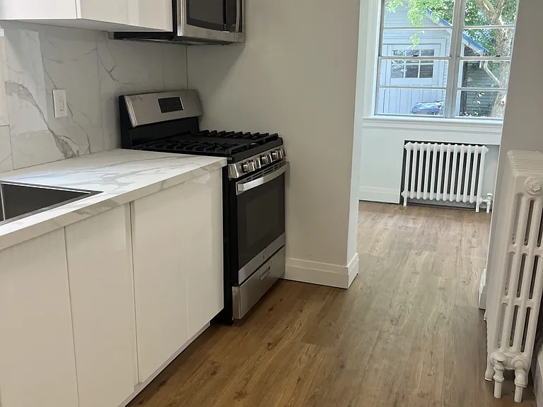 55 Beresford Ave #MAIN FL — Photo 6