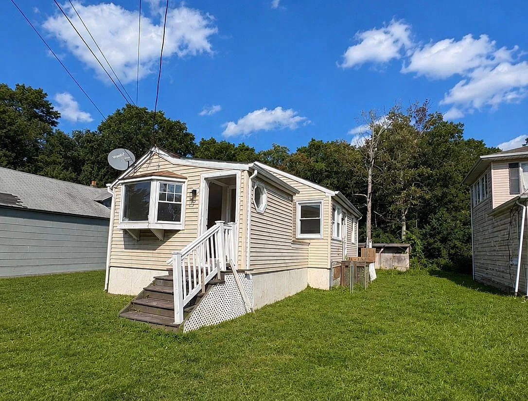 3 bed, 642 sqft, $3,000 — Photo 2
