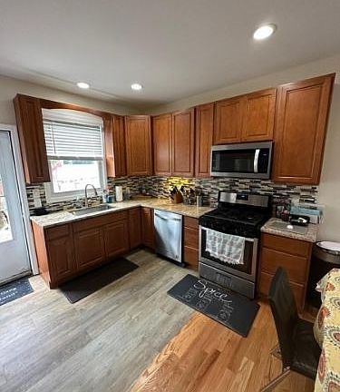4th image of 35 Gould Pl Floor 1