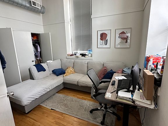 4th image of 1012 Jefferson St #105
