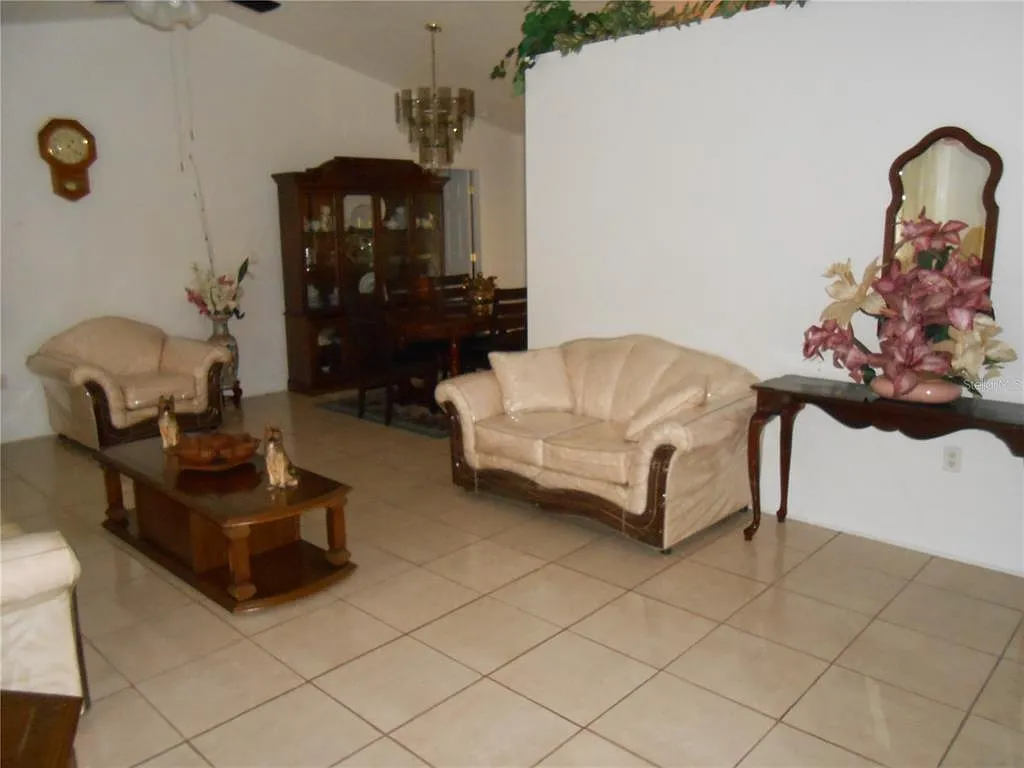 3 bed, 2.0 bath, 1879 sqft, $2,500 — Photo 3