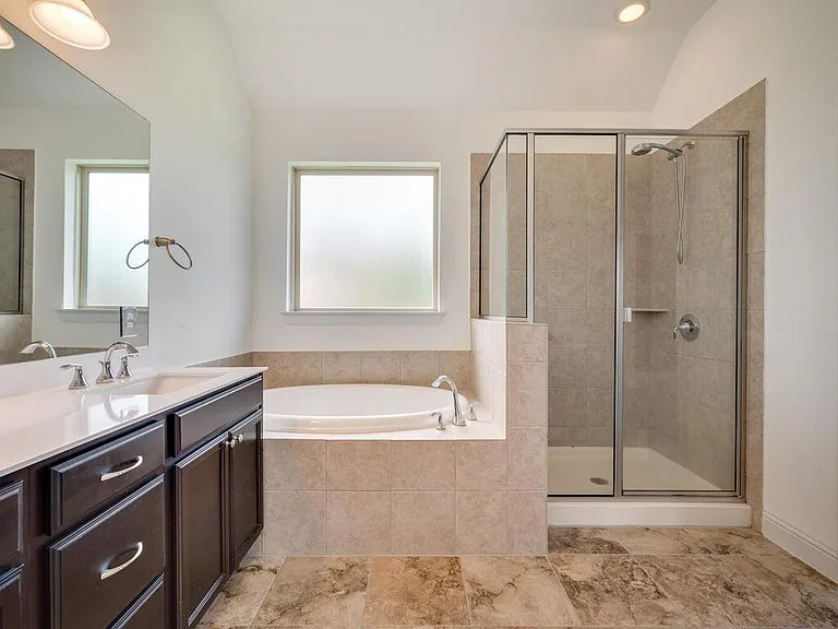 220 Oxbow Cv — Photo 23