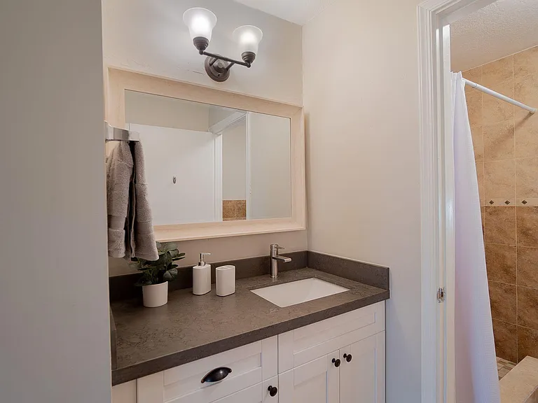 13547 Fountain View Blvd — Photo 20