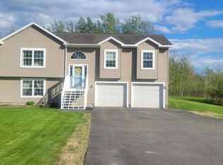 176 Smith Rd, Hermon, ME 04401