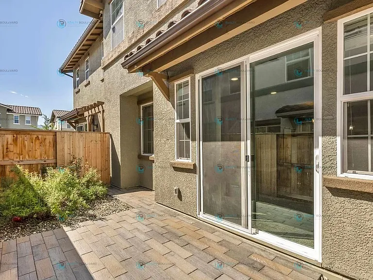1815 Dark Horse Rd #B — Photo 5