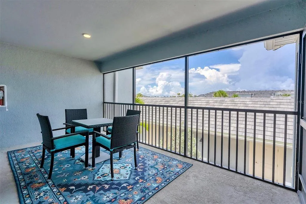 2 bed, 2.0 bath, 1569 sqft, $3,400 — Photo 4