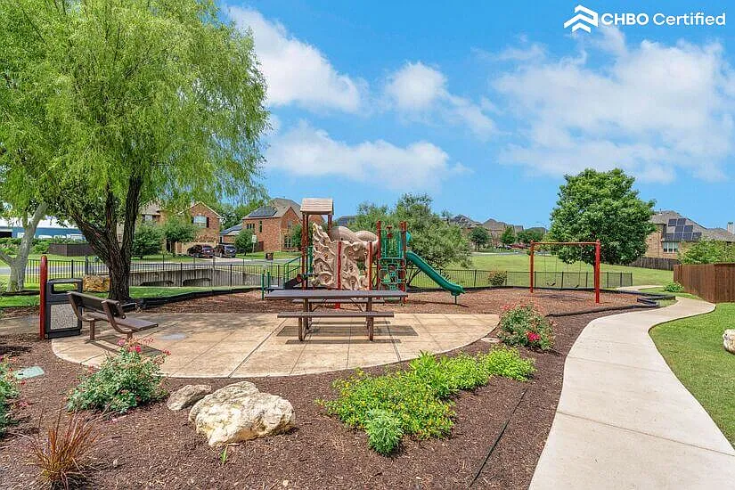 Great Family Home in a Cozy Community — Photo 3