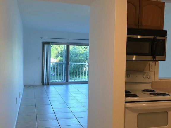 4th image of 12330 NE 11th Ct