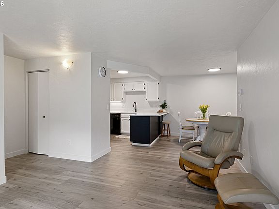 5th image of 650 Harlow Rd APT 115