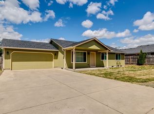 41 E 4th St, Lowell, OR 97452