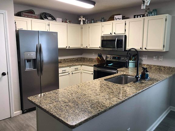 3rd image of 1110 Sweetbriar Sta