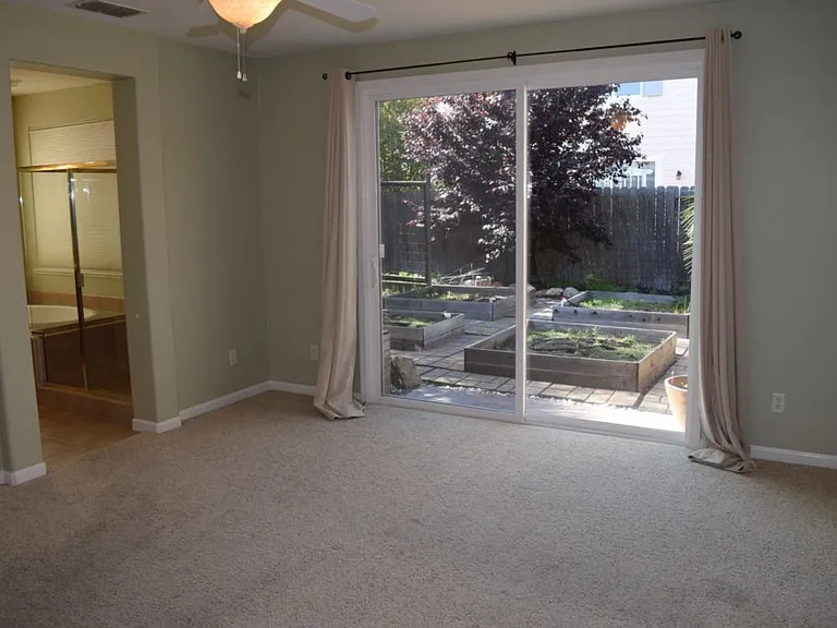 1378 Seymour Cir — Photo 24
