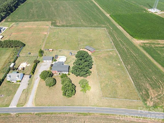 5th image of 809 New Sterling Rd
