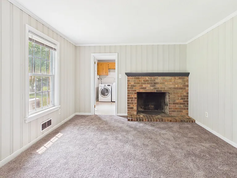 1519 Chauncey Ln — Photo 25