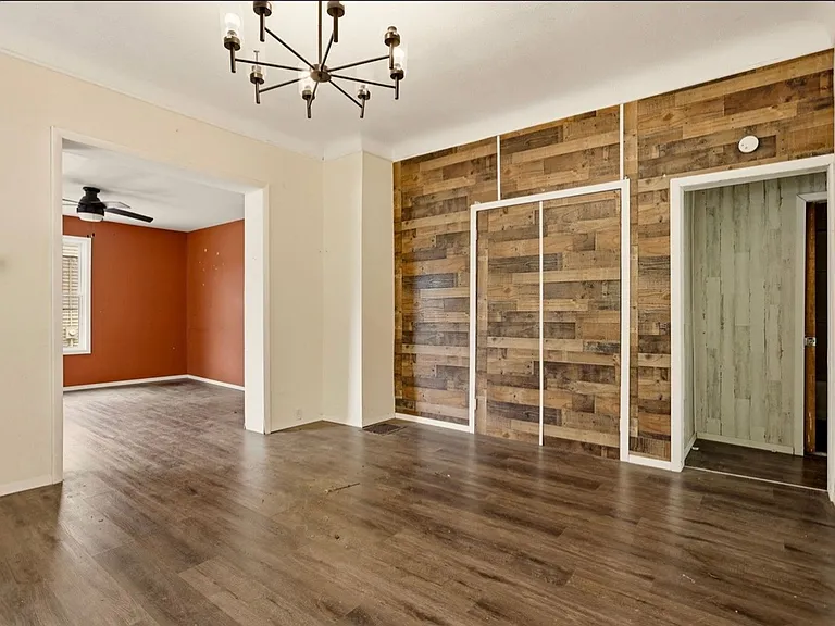123 Woodside Ln — Photo 3