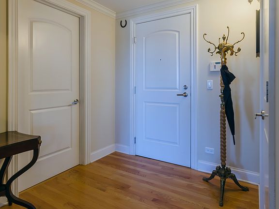 3rd image of 3556 Western Ave Unit 202