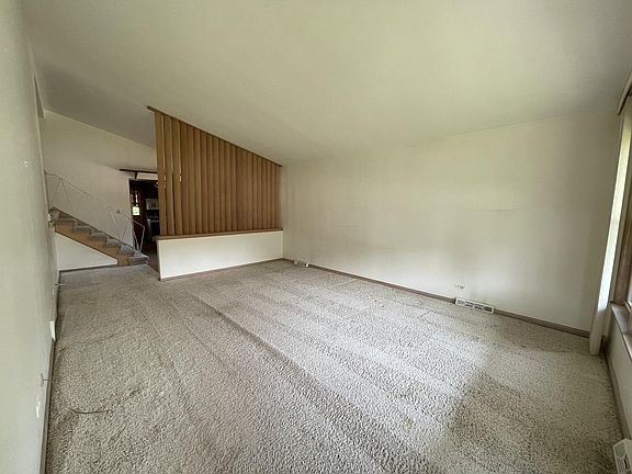 5th image of 10644 S Leclaire Ave