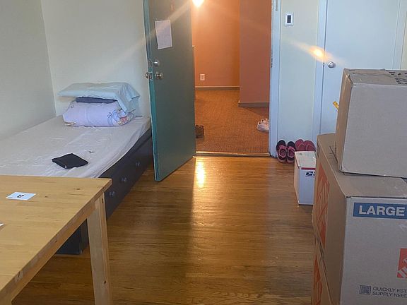 4th image of 2208 Saint James St #8