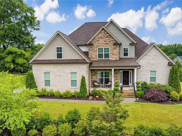 195 Brookfield Dr, Stokesdale, NC 27357