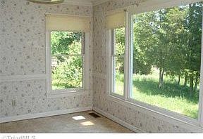 2nd image of 1324 Primrose Ln