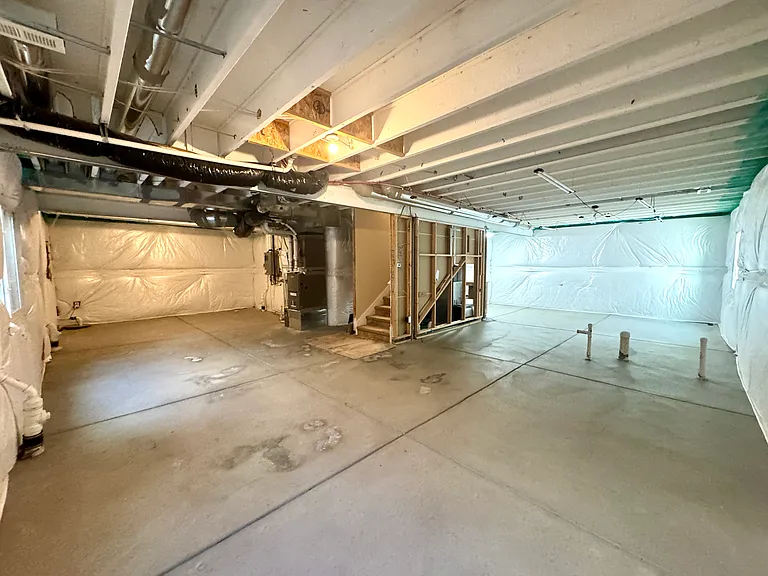 Full Unfinished Basement