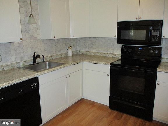 5th image of 2547 Dupont St