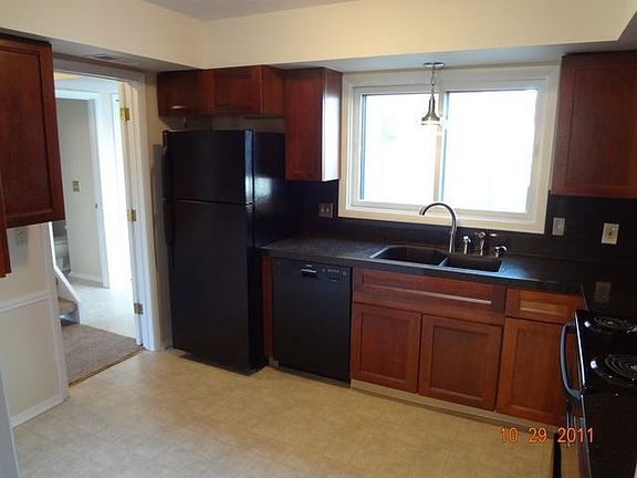 4th image of 717 Tinkers Ln