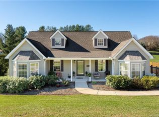 481 Morgan Rd, Candler, NC 28715