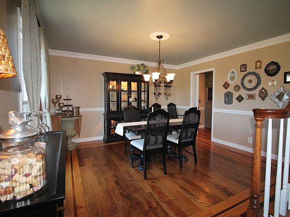 3rd image of 205 Kathleen Ct S