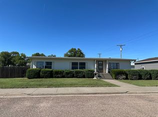 720 E Locust St, Ness City, KS 67560