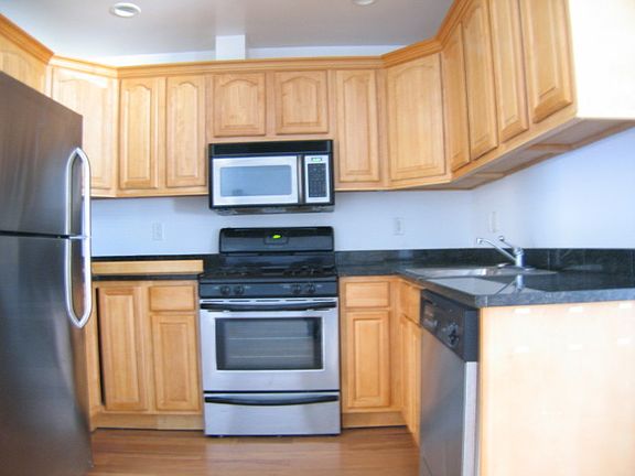 5th image of 3216 Cambridge Ave Floor 2