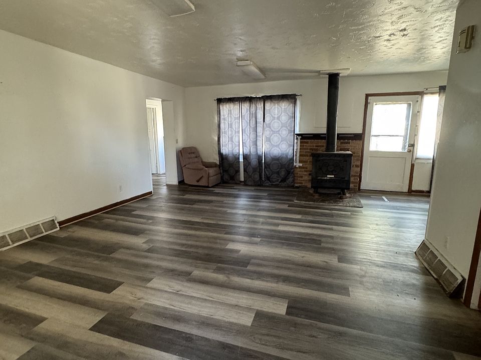 1st image of 701 14th Ave N