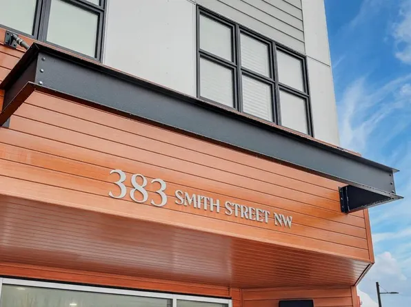 383 SW Smith St NW #325, Calgary, AB T3B 6J9