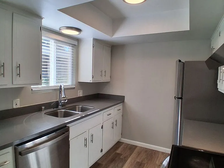 3319 E. Fairmont Ave. — Photo 3