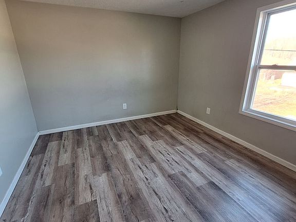 4th image of 152 River St #8