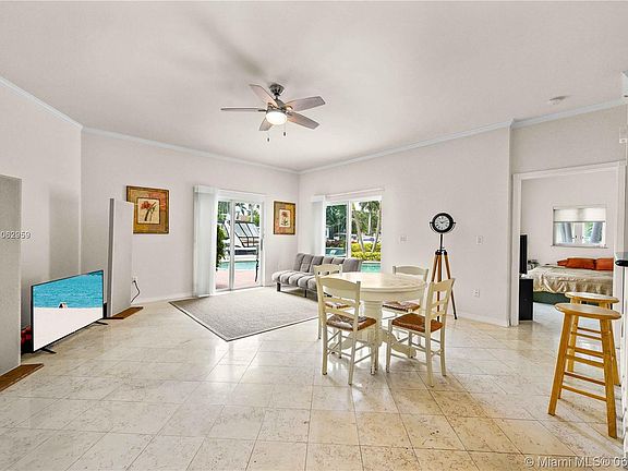 5th image of 70 E Isle Of Venice Dr #102