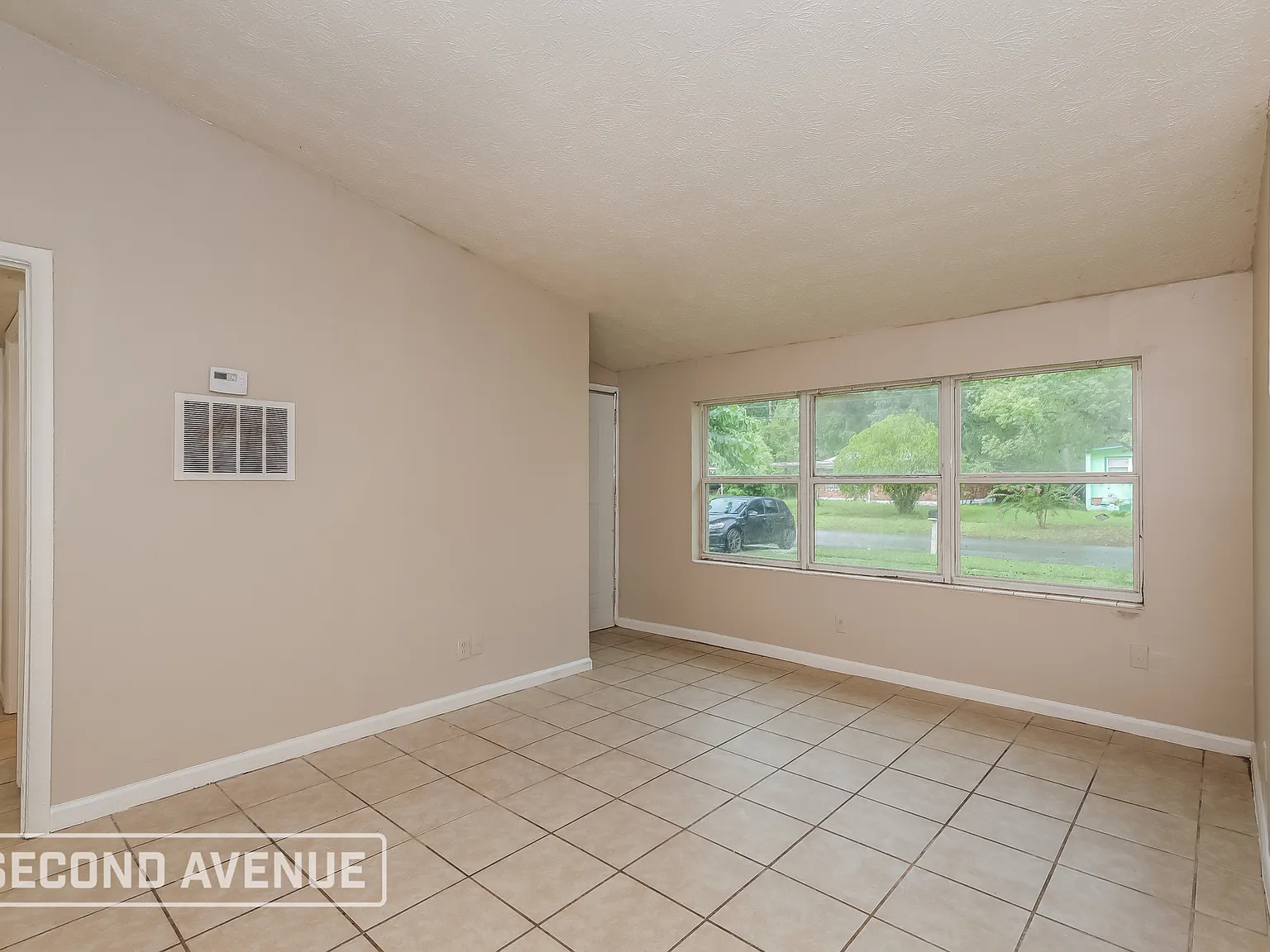 3 bed, 1.0 bath, 1110 sqft, $1,350 — Photo 3