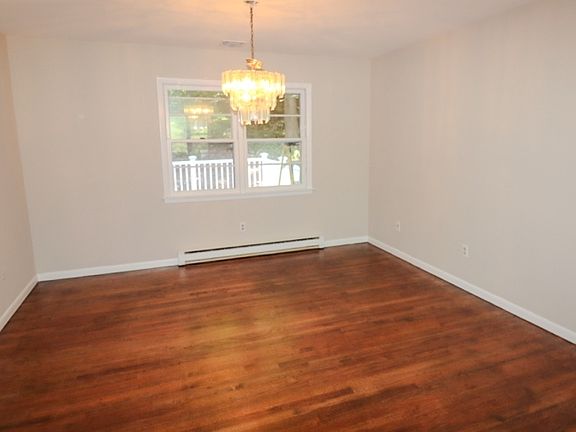 4th image of 95 Longwood Lake Rd