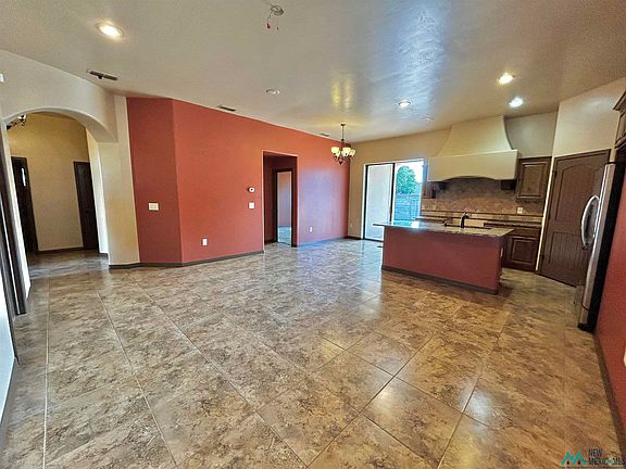 2nd image of 1501 W Avenue L