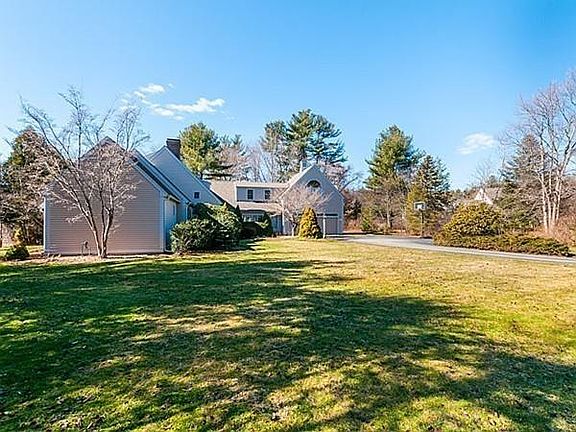 3rd image of 9 Homestead Farm Dr