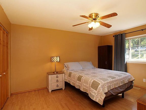 4th image of 15 Guylyn Ln