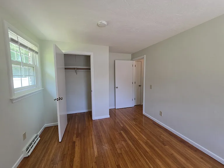 38 Cobb Dr — Photo 4