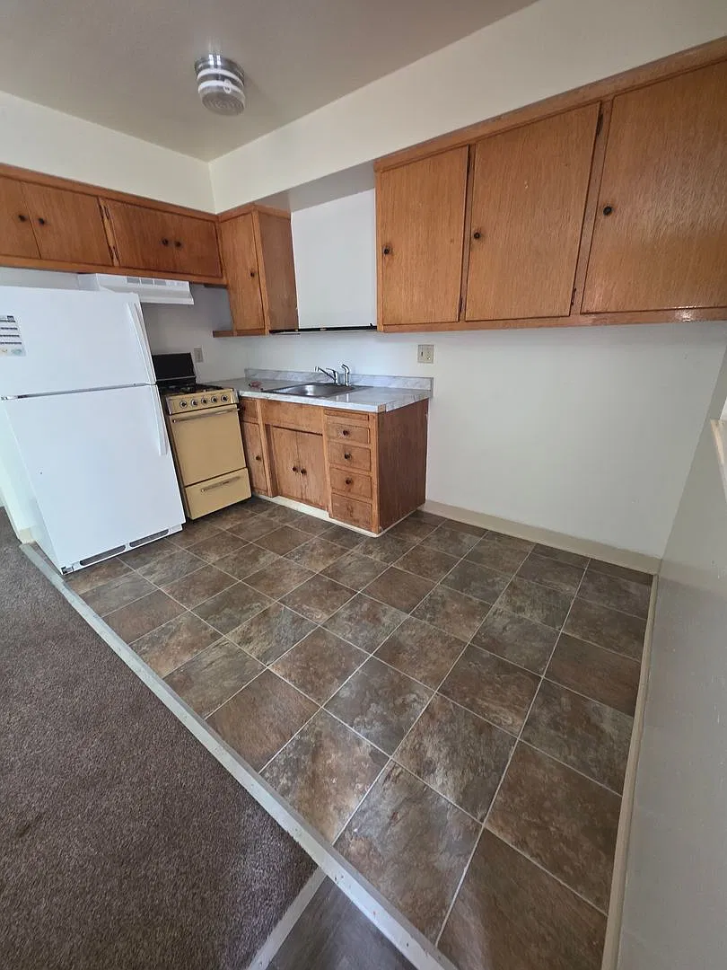 One Bedroom One Bath Apartment — Photo 2