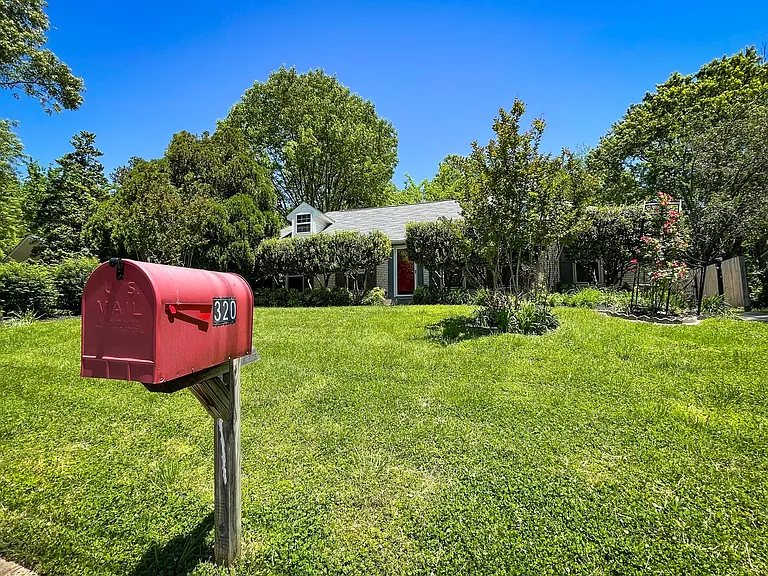 320 Leopole Rd — Photo 36