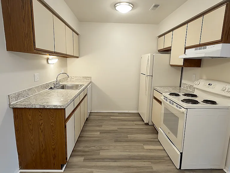 Eastwood Village Apartments — Photo 57