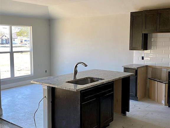 3rd image of 107 Muleta Dr