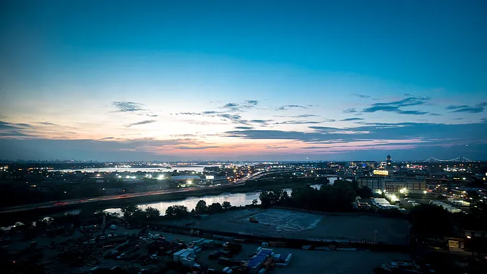 Sold by Silverstone Group USA Corp. | media 77